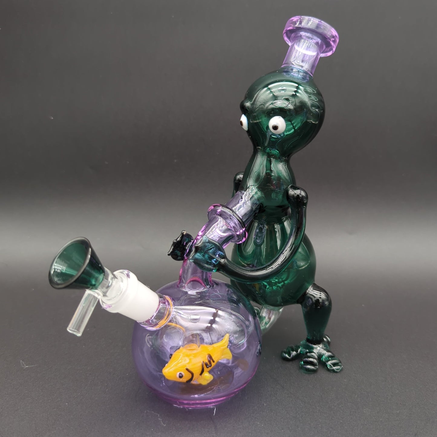 Alien Smoking a Goldfish 9" Recycler Bong-Avernic Smoke Shop