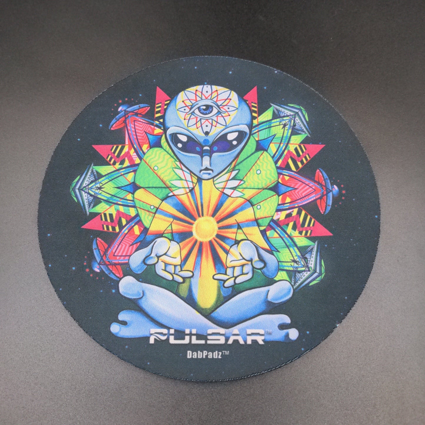 Pulsar DabPadz Round Dab Mat 8" | Psychedelic Alien - Meech Madness Smoke Shop