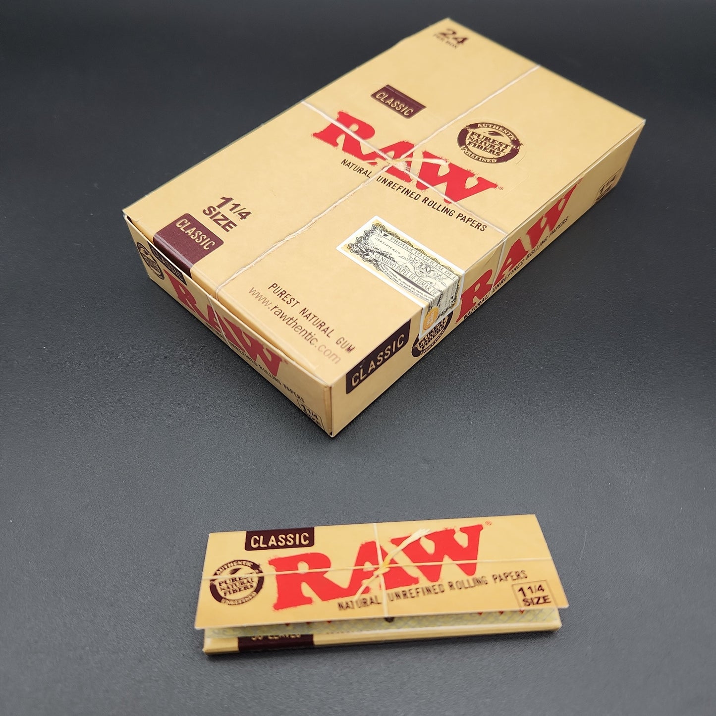 RAW Classic Rolling Papers - 1 1/4 Box - Avernic Smoke Shop