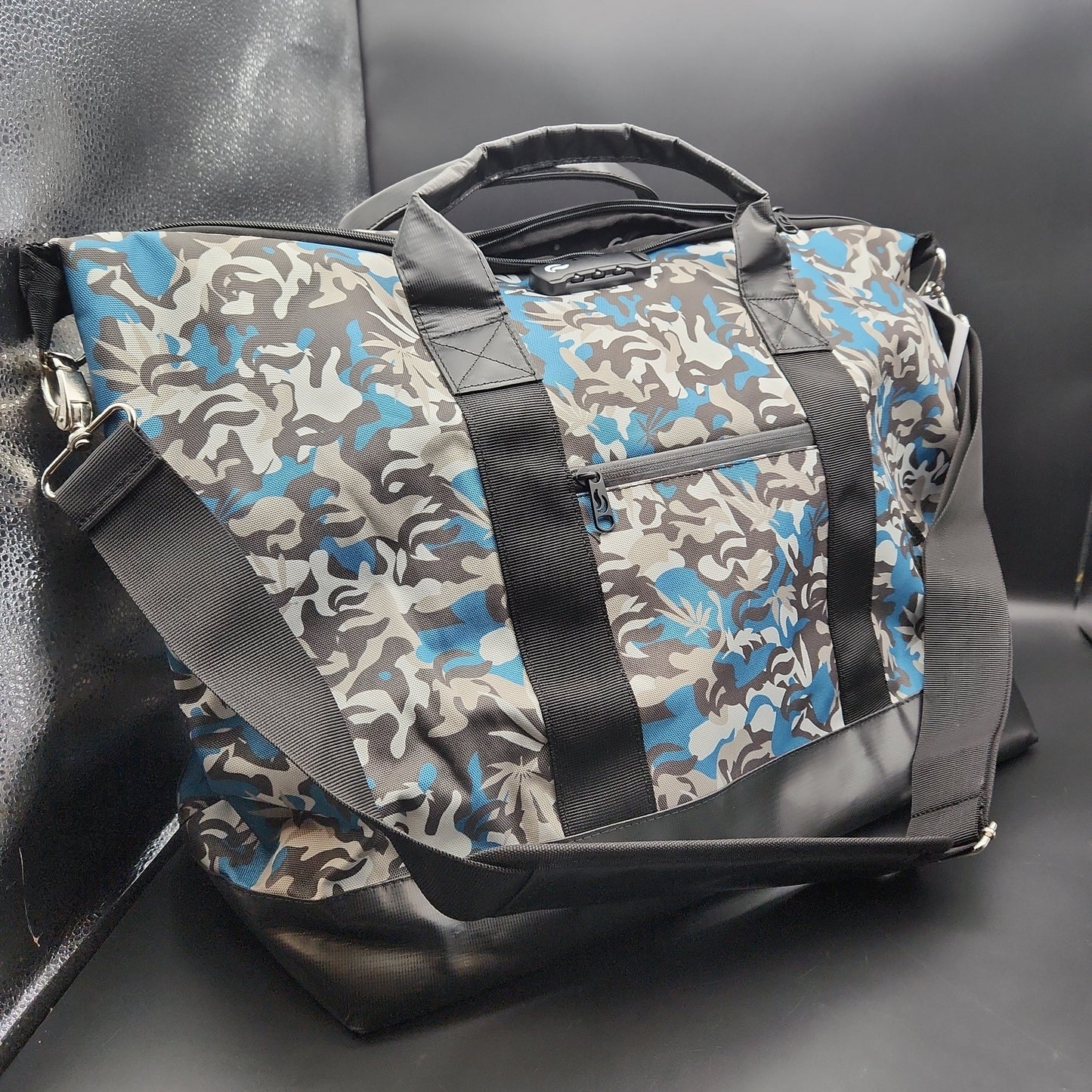 Skunk Weekender Smell Proof Bag-Meech Madness Smoke Shop