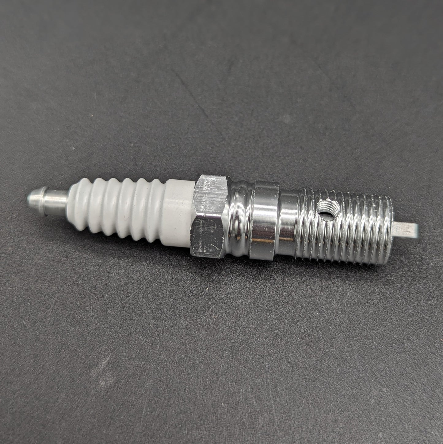 Spark Plug Discrete Metal One Hitter Pipe-Avernic Smoke Shop