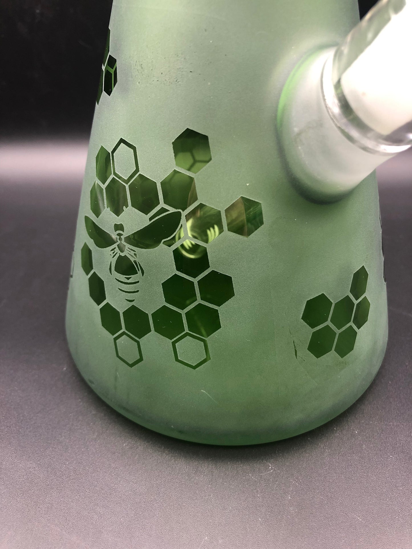 18" Sandblasted Honeycomb Beaker - Avernic Smoke Shop