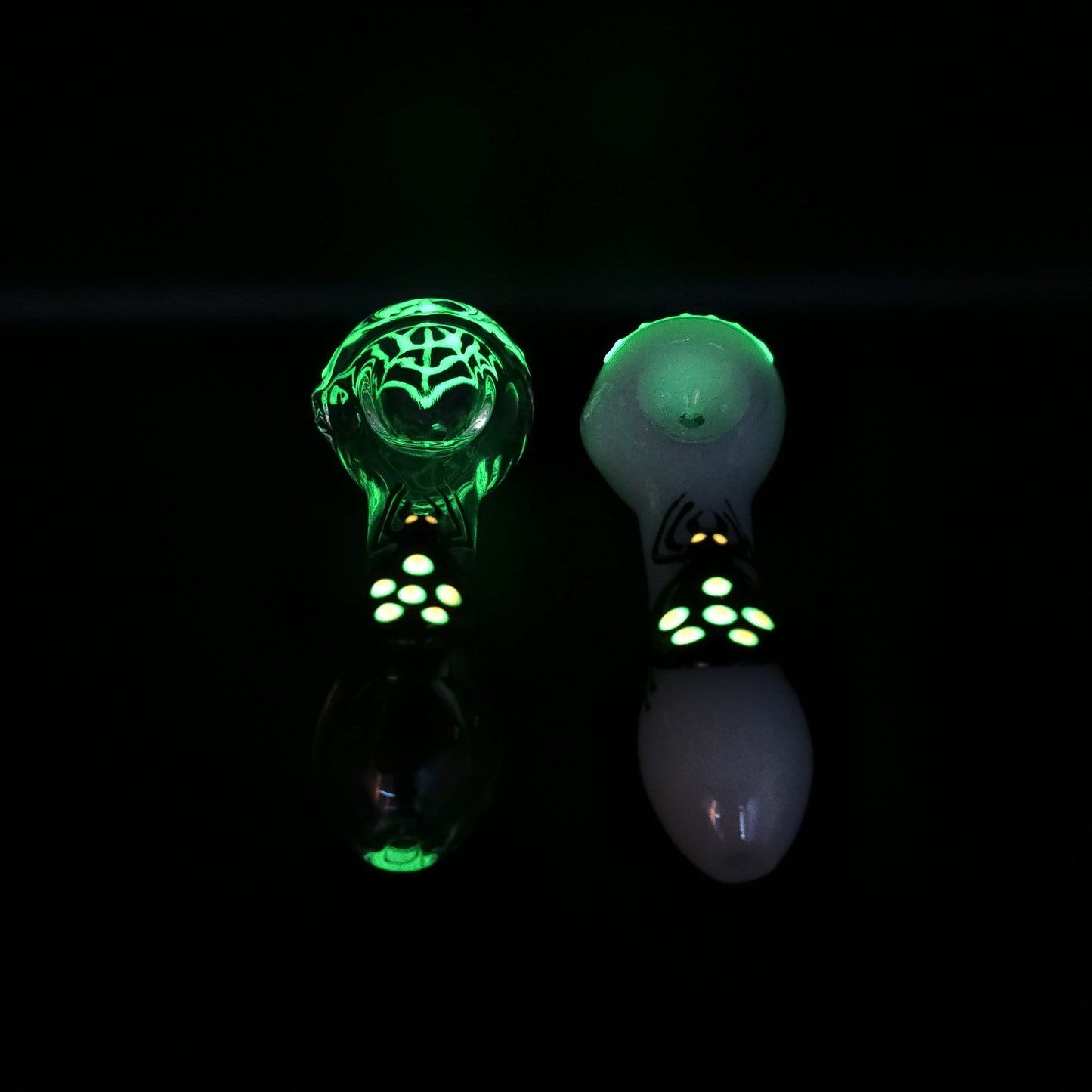 4" Glow In The Dark Spider Hand Pipe - Avernic Smoke Shop