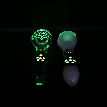 4" Glow In The Dark Spider Hand Pipe - Avernic Smoke Shop