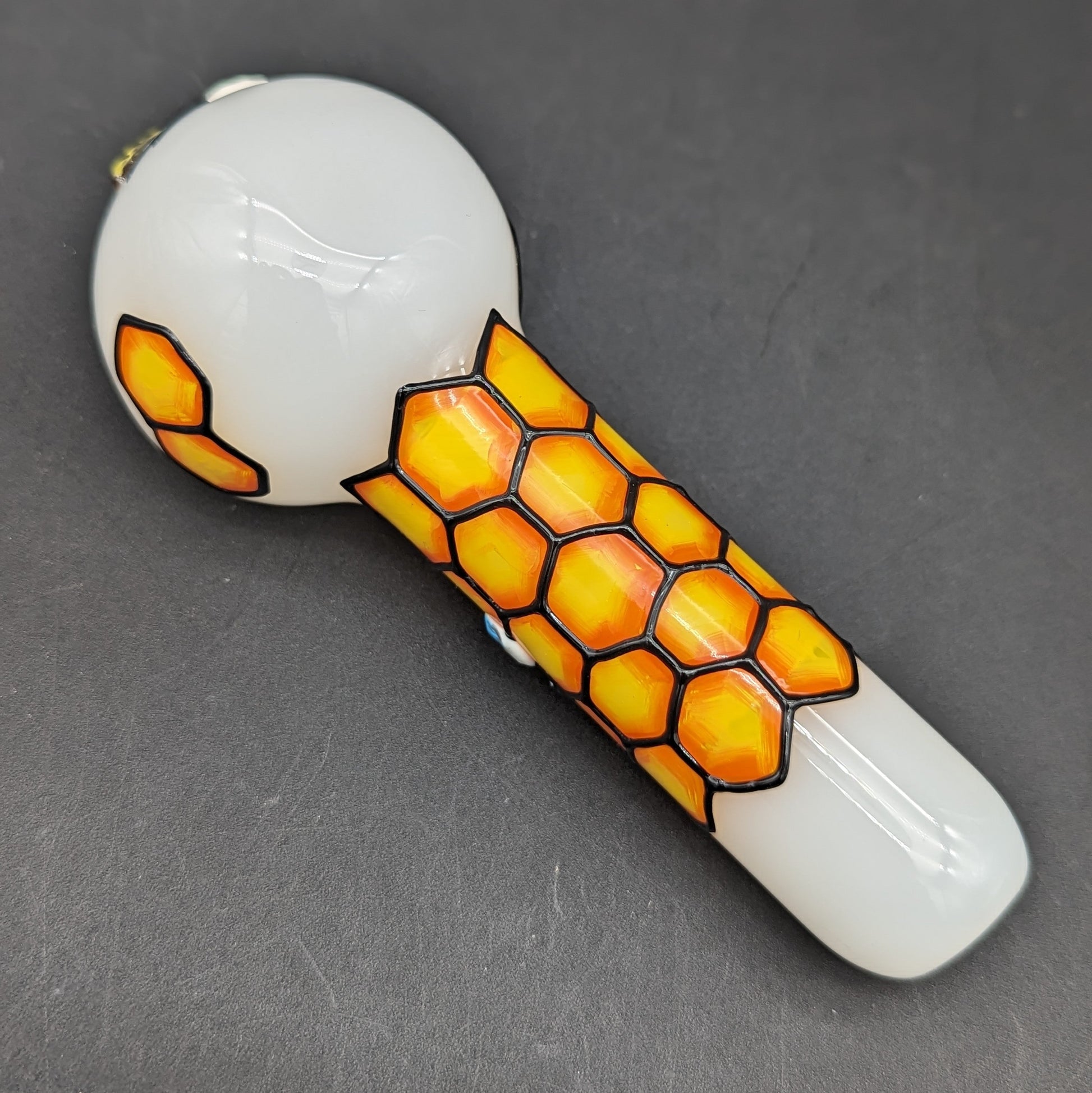 5" 3D Honeycomb Bee Hand Pipe-Avernic Smoke Shop