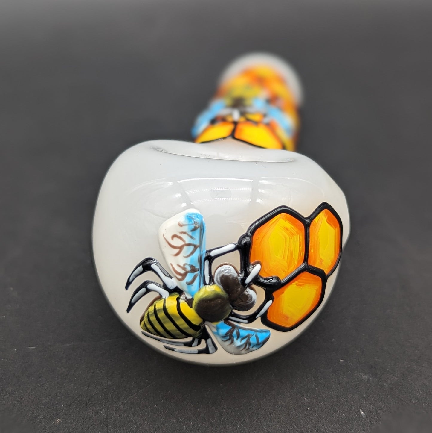 5" 3D Honeycomb Bee Hand Pipe-Avernic Smoke Shop