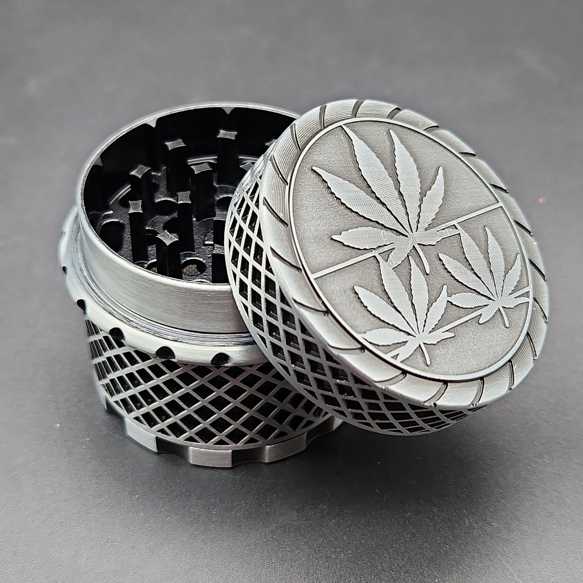 50mm Webbed Leaf Full Magnetic Grinder - Avernic Smoke Shop