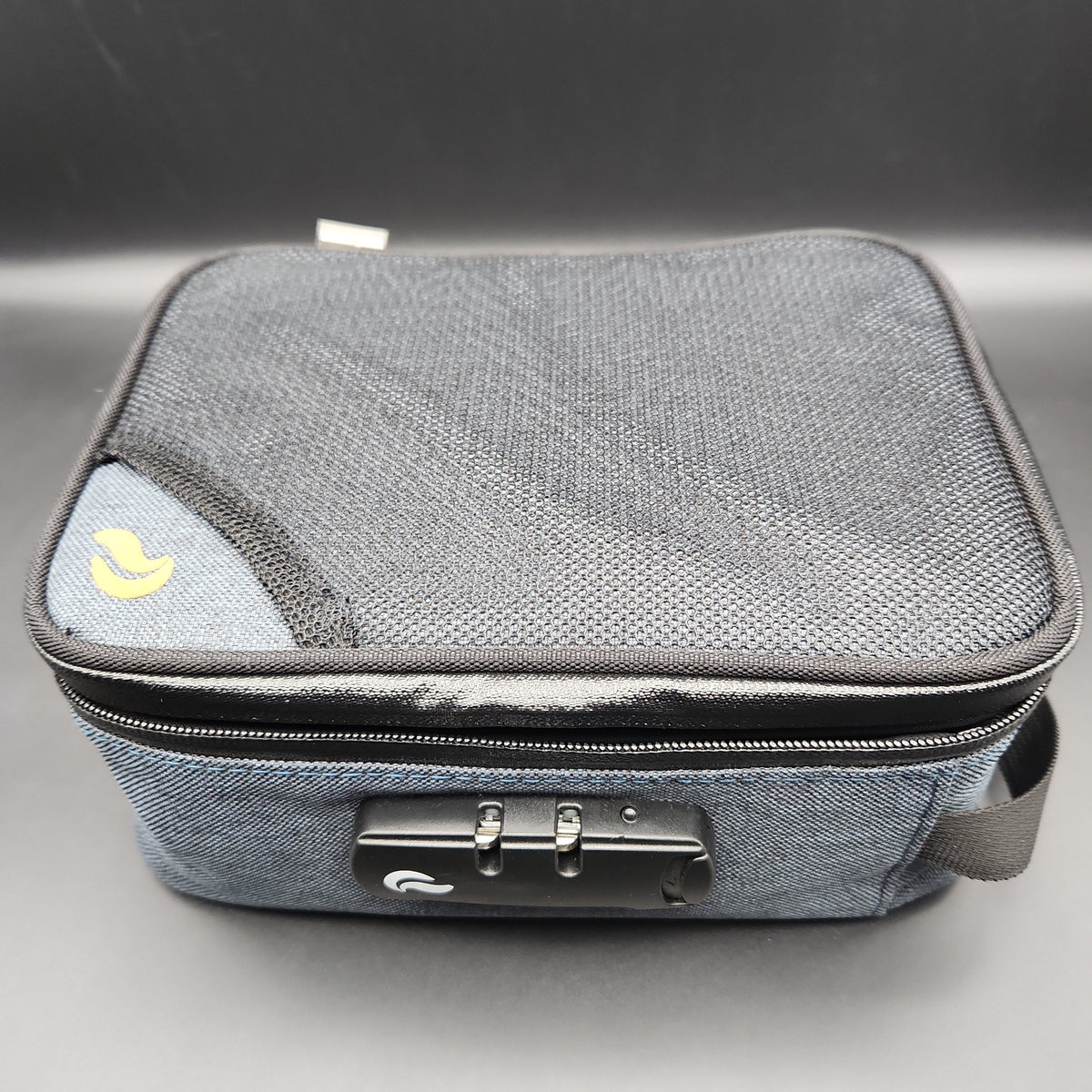 9" SKUNK Lunchbox Smell Proof Carry Bag-Avernic Smoke Shop