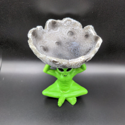 Alien Holding Moon Ashtray | 5.5" - Avernic Smoke Shop