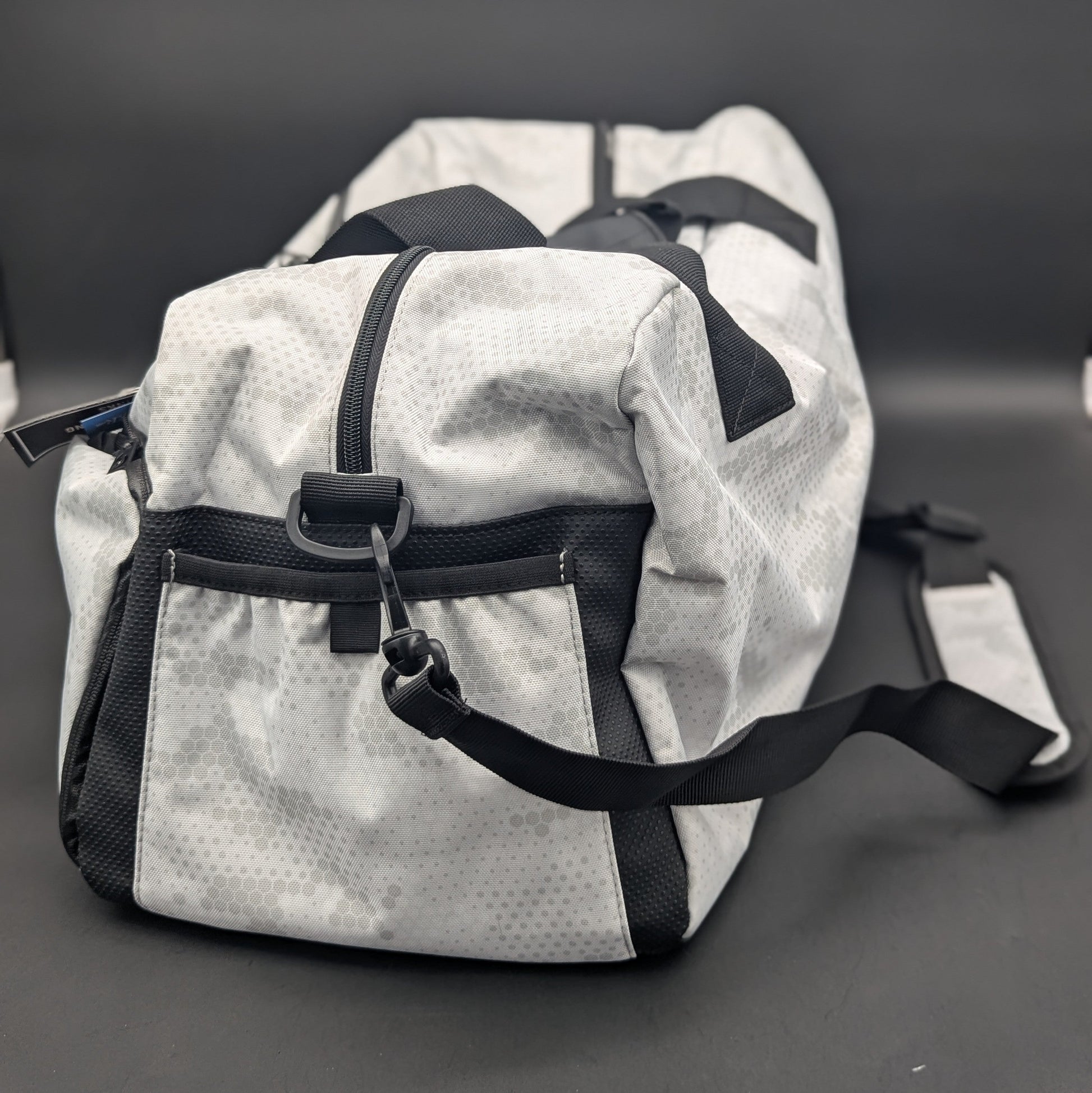 Skunk Sports Bag - Smell-proof Bag-Avernic Smoke Shop