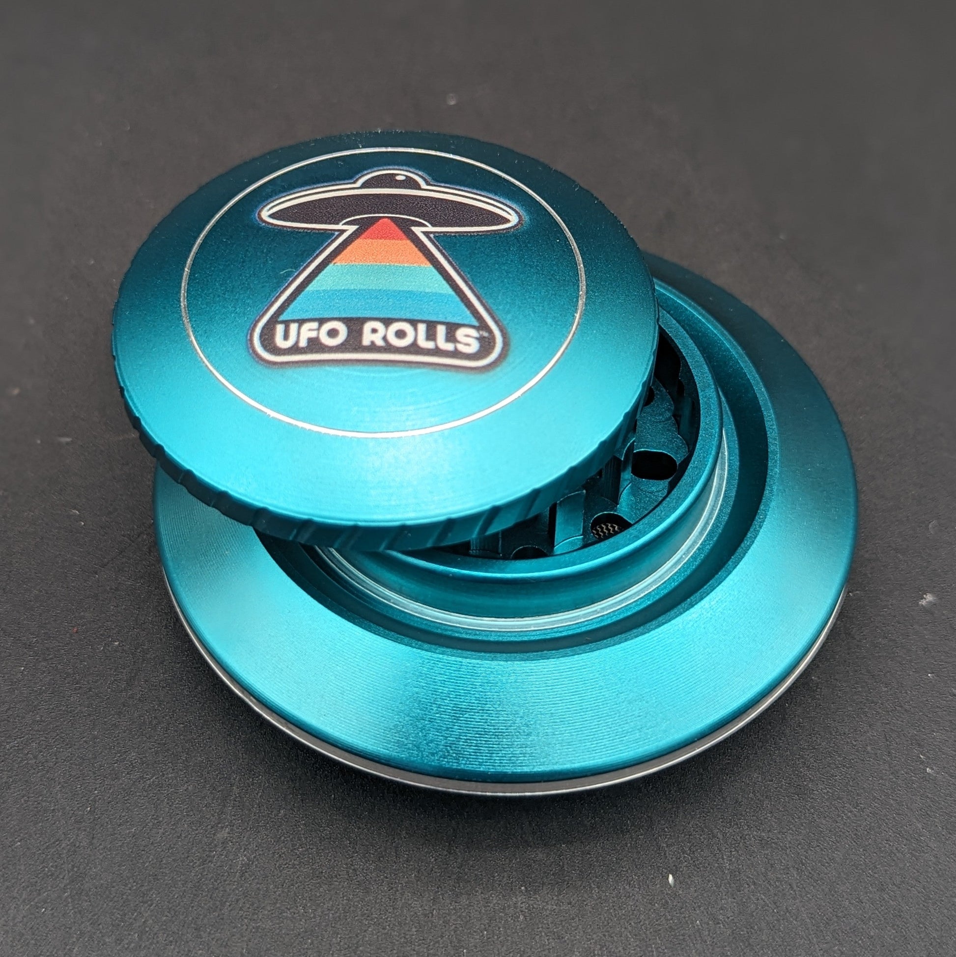 UFO Rolls Spaceship Grinder 4pc-Avernic Smoke Shop