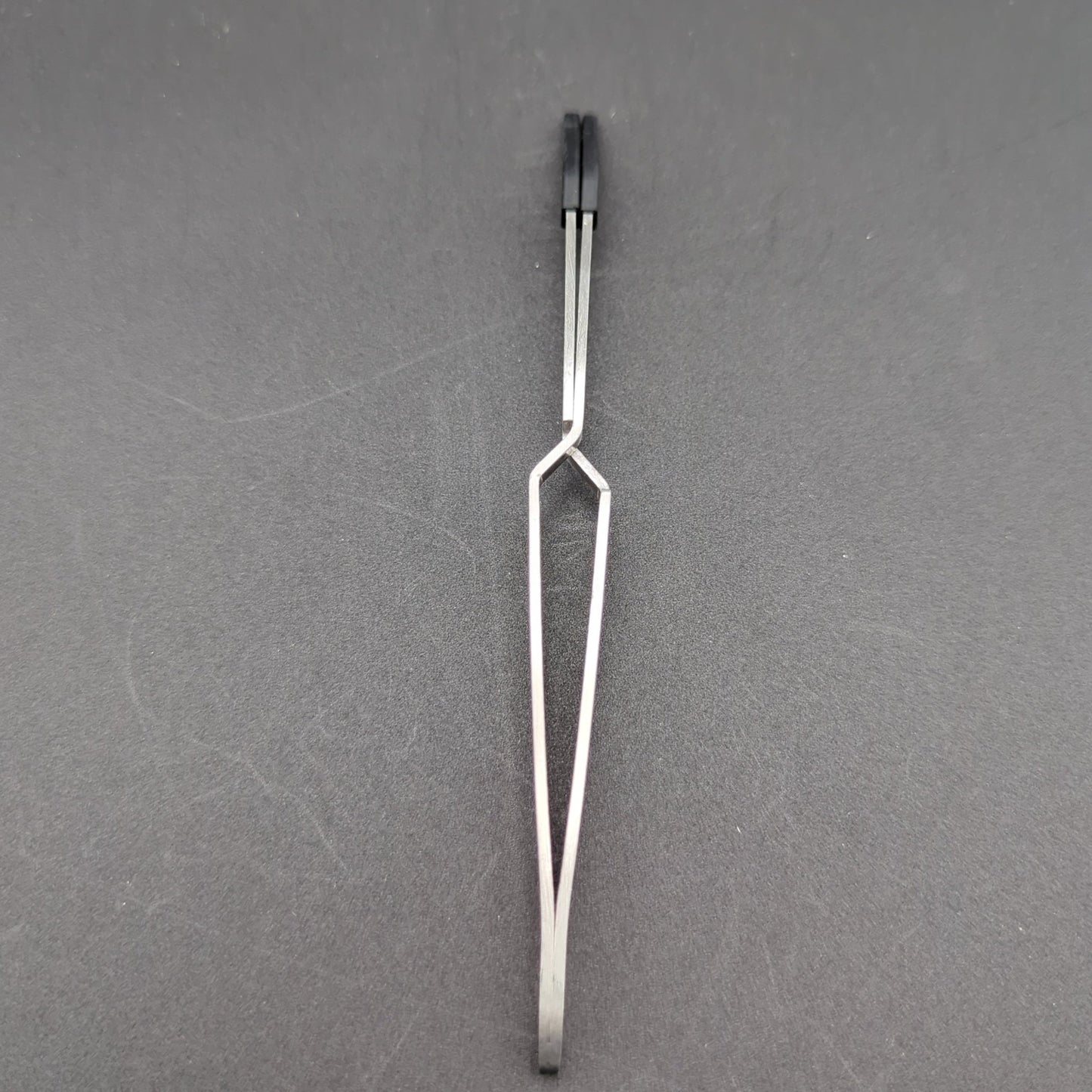 White Rhino Reverse Tweezers w/ Silicone Tip - Meech Madness Smoke Shop